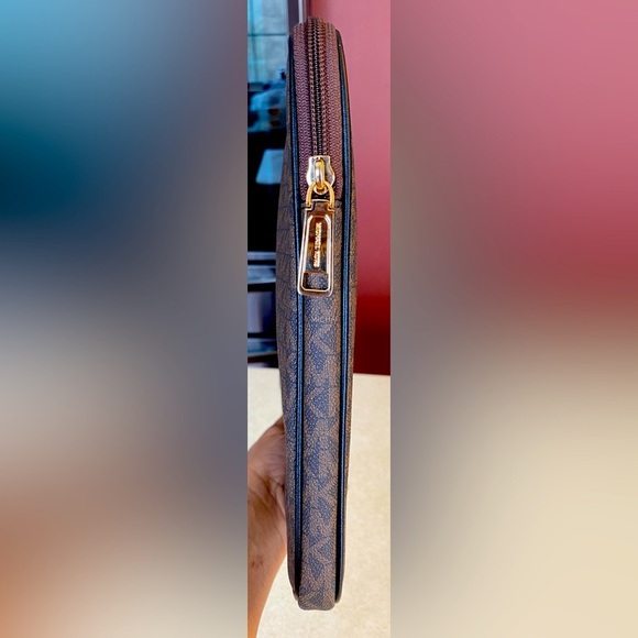 MICHAEL KORS Jet Set Travel LG Laptop Case, EUC - Picture 4 of 11